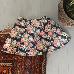 Cute short floral cotton skirt with elastic waist